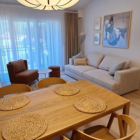 아파트 Palacowe Stajnie 트르제삭츠