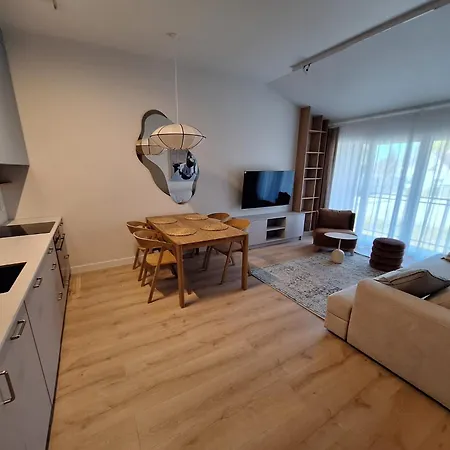 Palacowe Stajnie 아파트 트르제삭츠