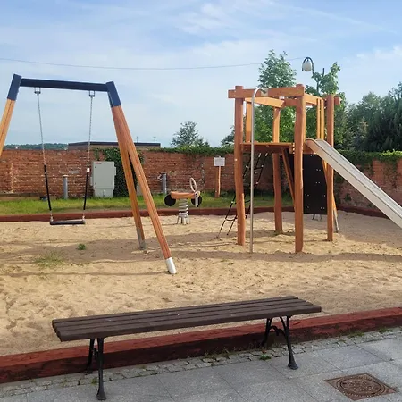 아파트 Palacowe Stajnie 트르제삭츠